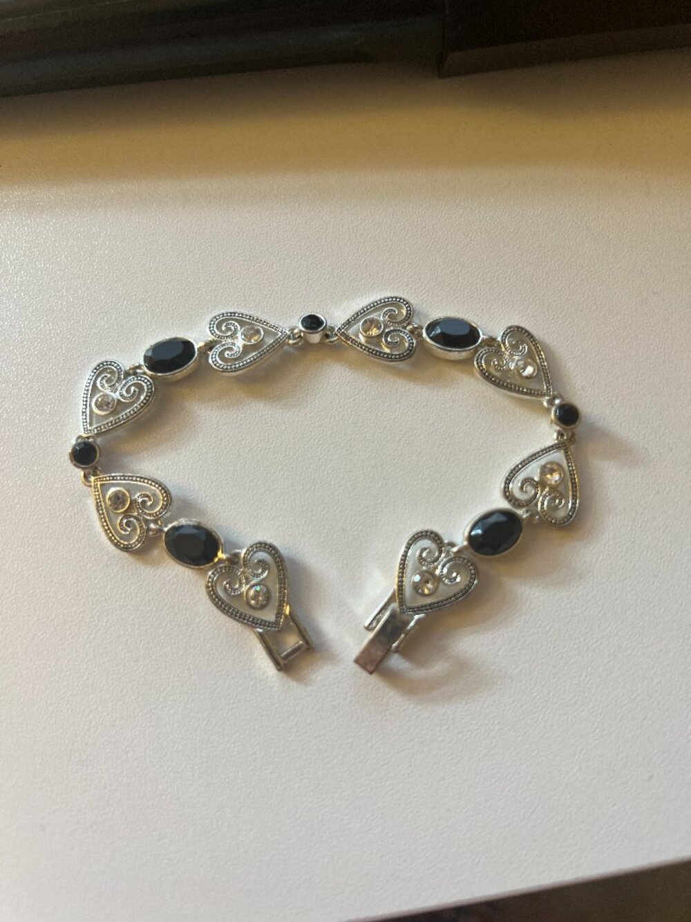 Vintage Silver‑Tone Heart & Black Stone Bracelet